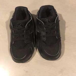 nike huarache toddler size8 in black
